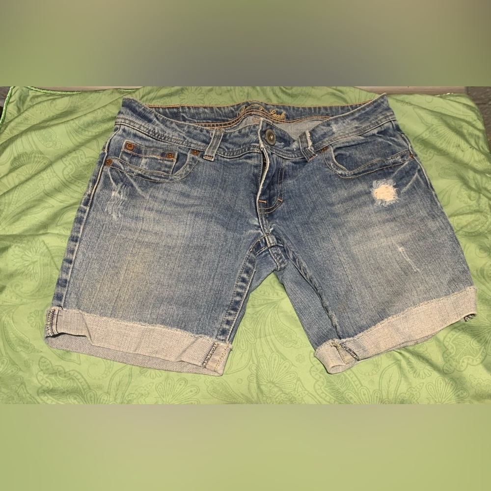 American Eagle Destructed Denim Shorts size 6
